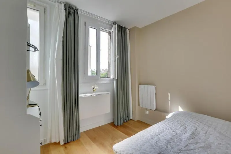 705 Lecourbette - Superbe *